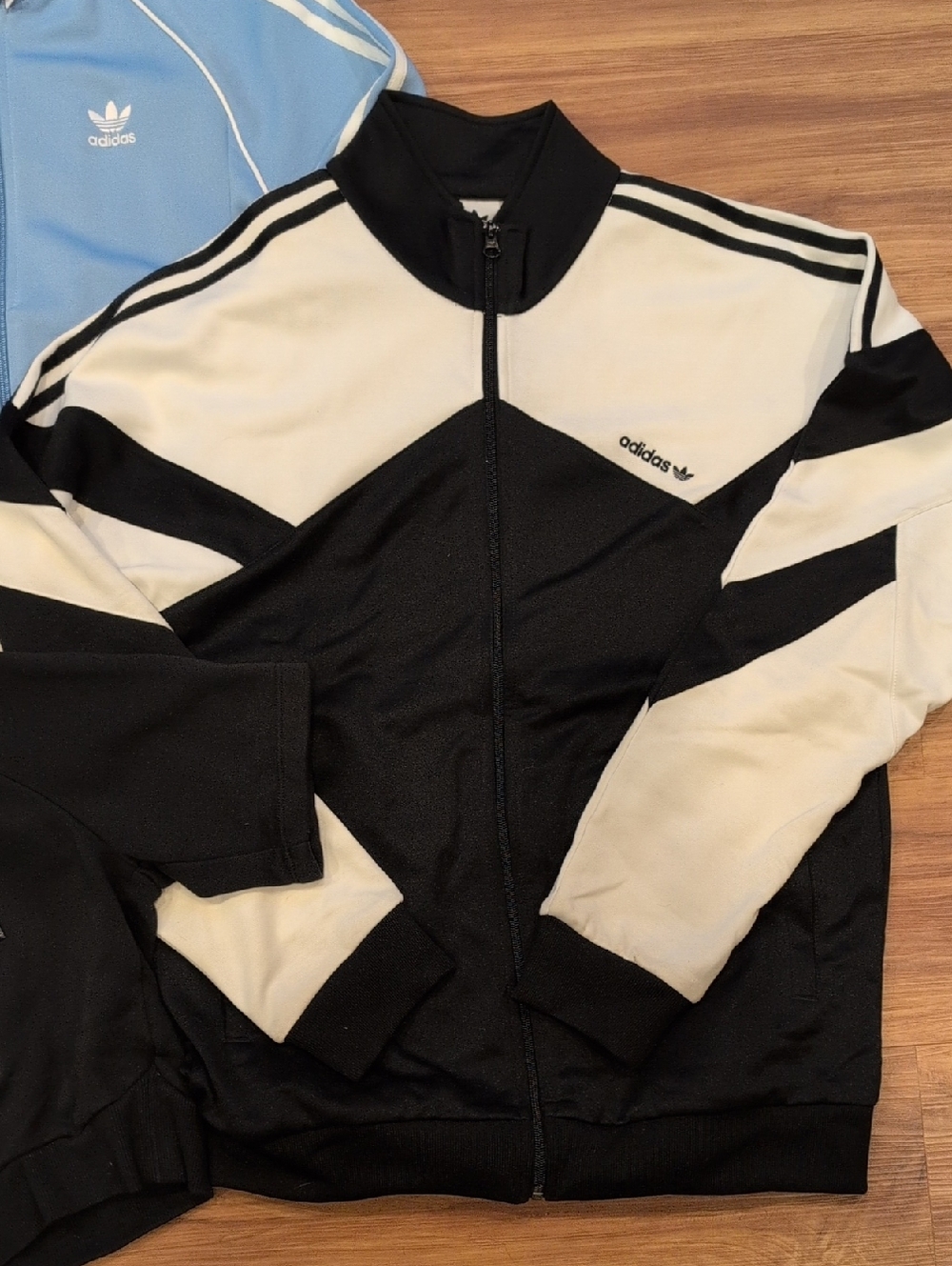 Adidas Originals Cropped Short Sleeve Hoodie And Jacket Set - Picture 3 of 4